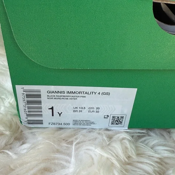 Nike Giannis Immortality 4, size 1 youth - Picture 7 of 8